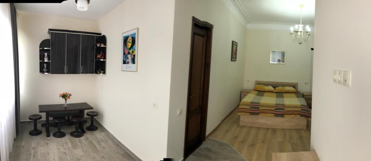 Temo Guest House 10 Batoemi Buitenkant foto