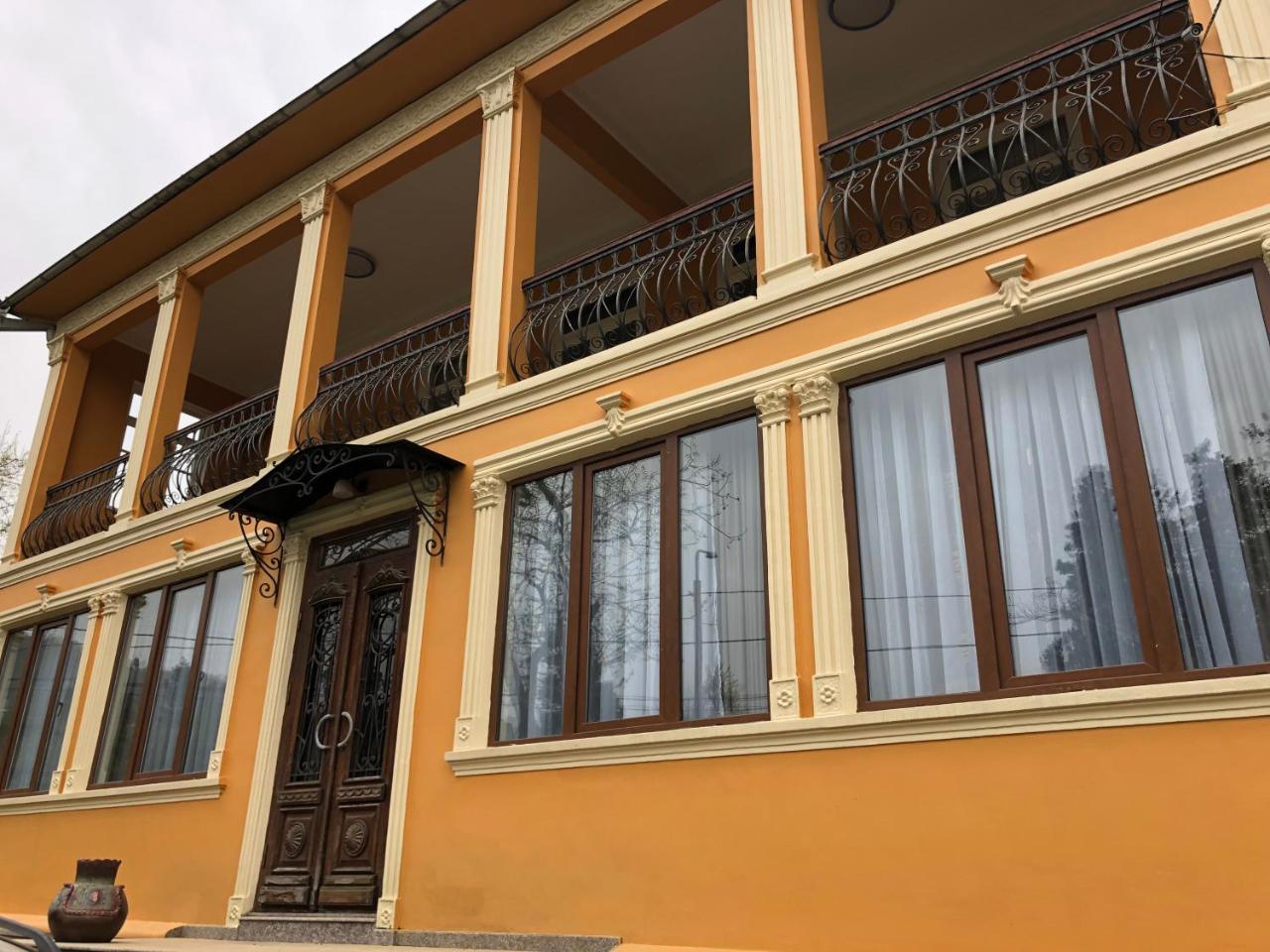 Temo Guest House 10 Batoemi Buitenkant foto